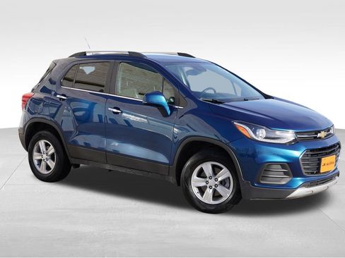 Used 2019 Chevrolet Trax LT w/ LT Convenience Package image 2