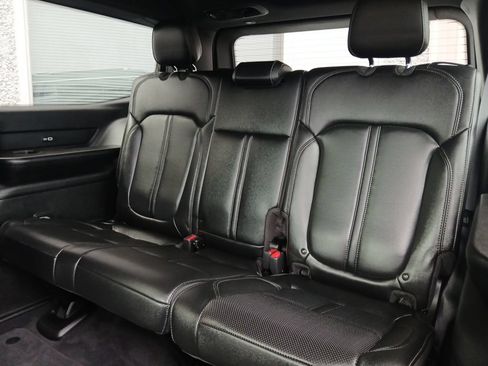 Used 2022 Jeep Wagoneer Series I AWD/4WD image 5