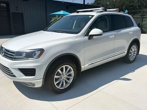 Used 2015 Volkswagen Touareg Sport AWD/4WD image 3