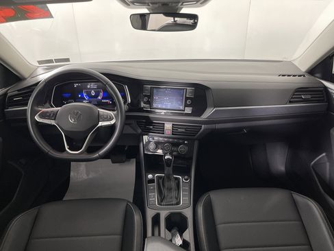 Used 2024 Volkswagen Jetta SE w/ Panoramic Sunroof Package image 14