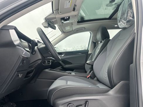 New 2026 Volkswagen Tiguan SE image 3