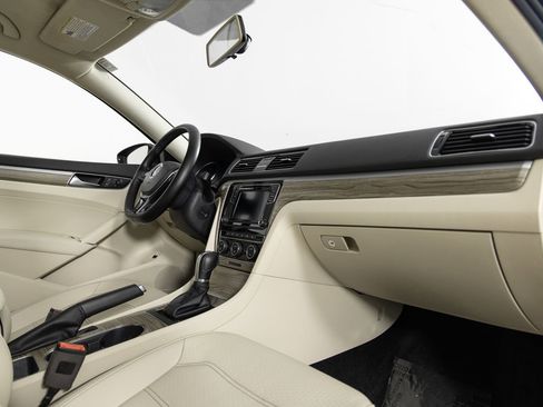 Used 2018 Volkswagen Passat 2.0T SE image 25