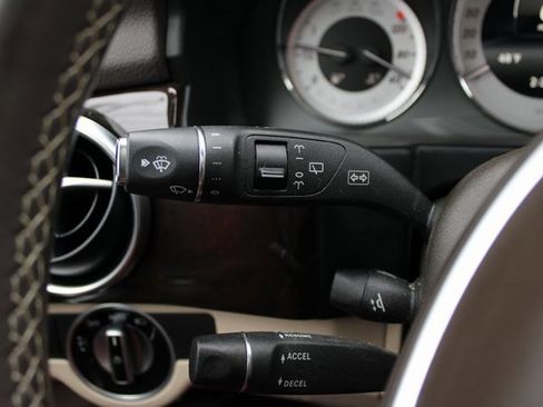 Used 2015 Mercedes-Benz GLK 350 4MATIC image 17