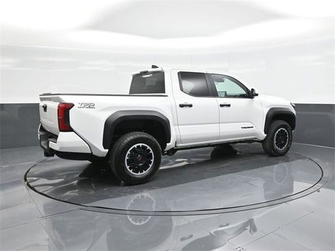 Used 2024 Toyota Tacoma TRD Off-Road image 15