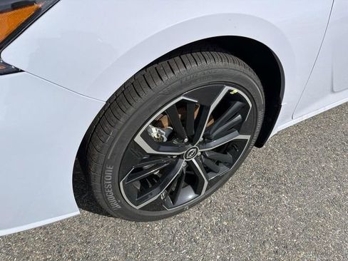 New 2025 Nissan Altima 2.5 SR w/ SR Premium Package image 9