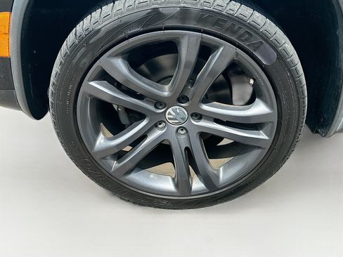 Used 2017 Volkswagen Tiguan SEL AWD/4WD image 11