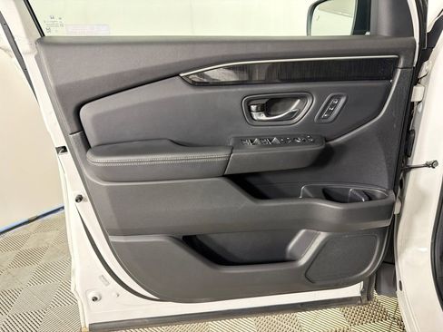 Used 2023 Honda Pilot Elite image 12