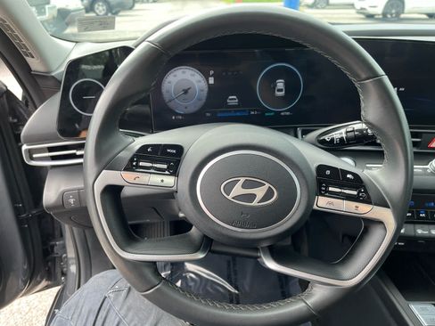 Used 2025 Hyundai Elantra SEL FWD image 14