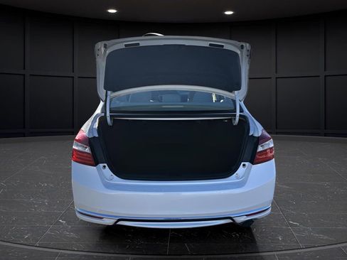 Used 2017 Honda Accord LX image 12