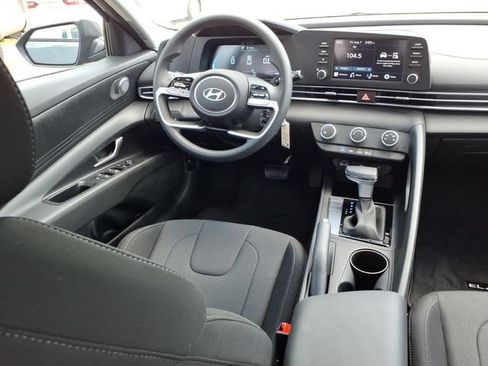 New 2026 Hyundai Elantra SE FWD image 4