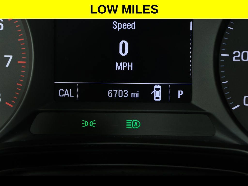 Used 2025 Chevrolet Trax LS w/ LS Convenience Package FWD image 4