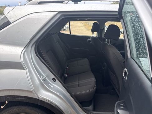 Used 2021 Hyundai Venue SEL w/ Premium Package image 11