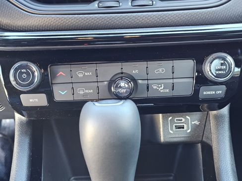 New 2026 Jeep Compass Latitude image 13