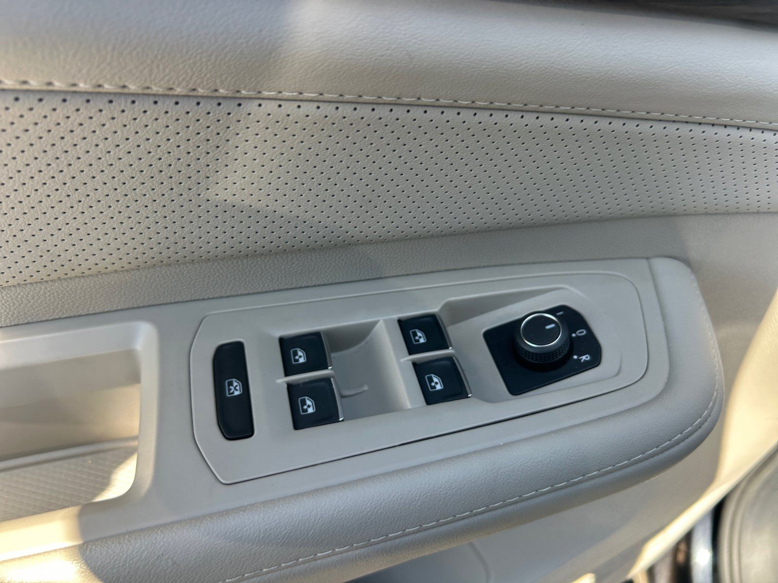 Certified 2025 Volkswagen Atlas SEL AWD/4WD image 13