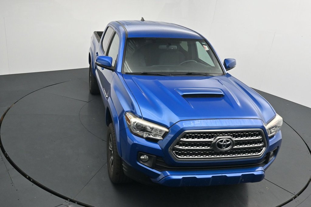 Used 2016 Toyota Tacoma TRD Sport w/ Towing Package AWD/4WD image 10