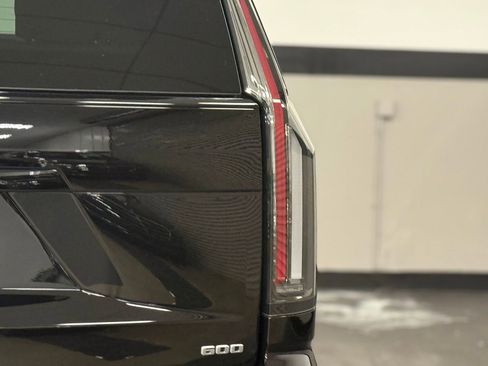 Used 2025 Cadillac Escalade Sport Platinum AWD/4WD image 11
