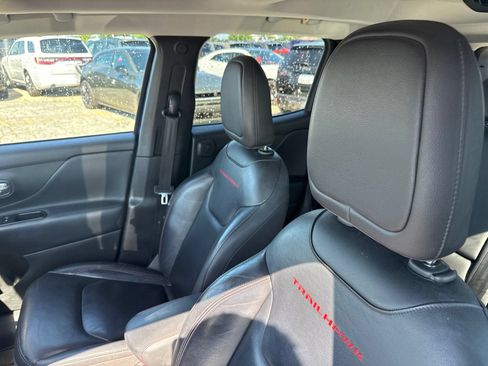 Used 2017 Jeep Renegade Trailhawk w/ Premium Trailhawk Package AWD/4WD image 11