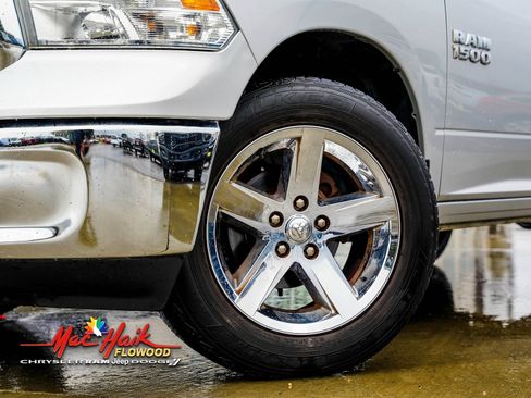 Used 2017 RAM 1500 Classic SLT image 2