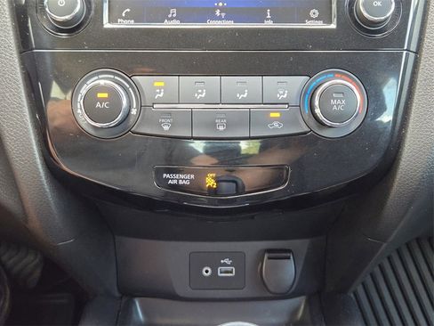 Used 2022 Nissan Rogue Sport S image 17