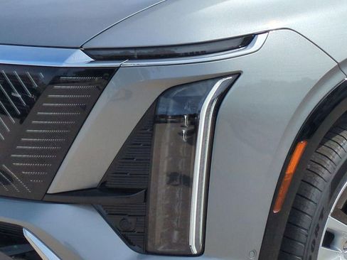 New 2026 Cadillac Vistiq Luxury AWD/4WD image 17