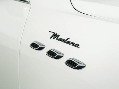 Used 2022 Maserati Levante Modena image 43