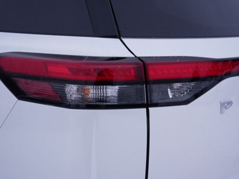 Certified 2025 Nissan Pathfinder Platinum w/ Cargo Package image 17