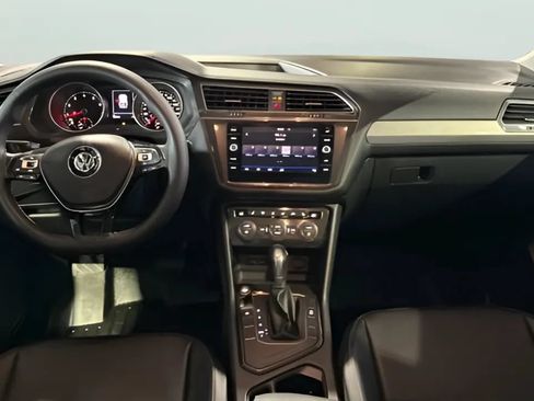 Used 2018 Volkswagen Tiguan SEL FWD image 29