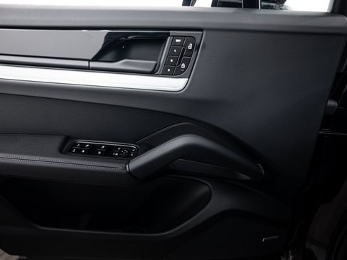 Certified 2026 Porsche Cayenne AWD/4WD image 16