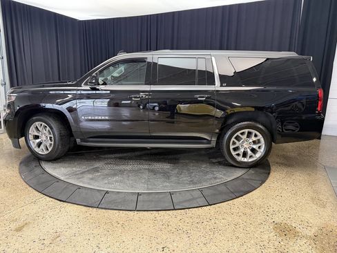 Used 2018 Chevrolet Suburban LT image 4