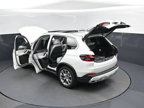 Certified 2026 BMW X5 xDrive40i w/ Climate Comfort Package AWD/4WD image 2