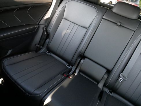 Certified 2023 Volkswagen Tiguan SE R-Line AWD/4WD image 13