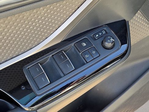 Used 2021 Toyota C-HR Limited FWD image 22