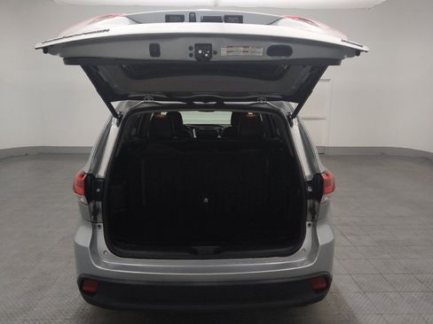 Used 2019 Toyota Highlander XLE FWD image 29