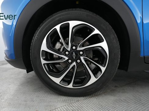 Used 2023 Chevrolet Bolt EUV Premier w/ Sun & Sound Package image 19