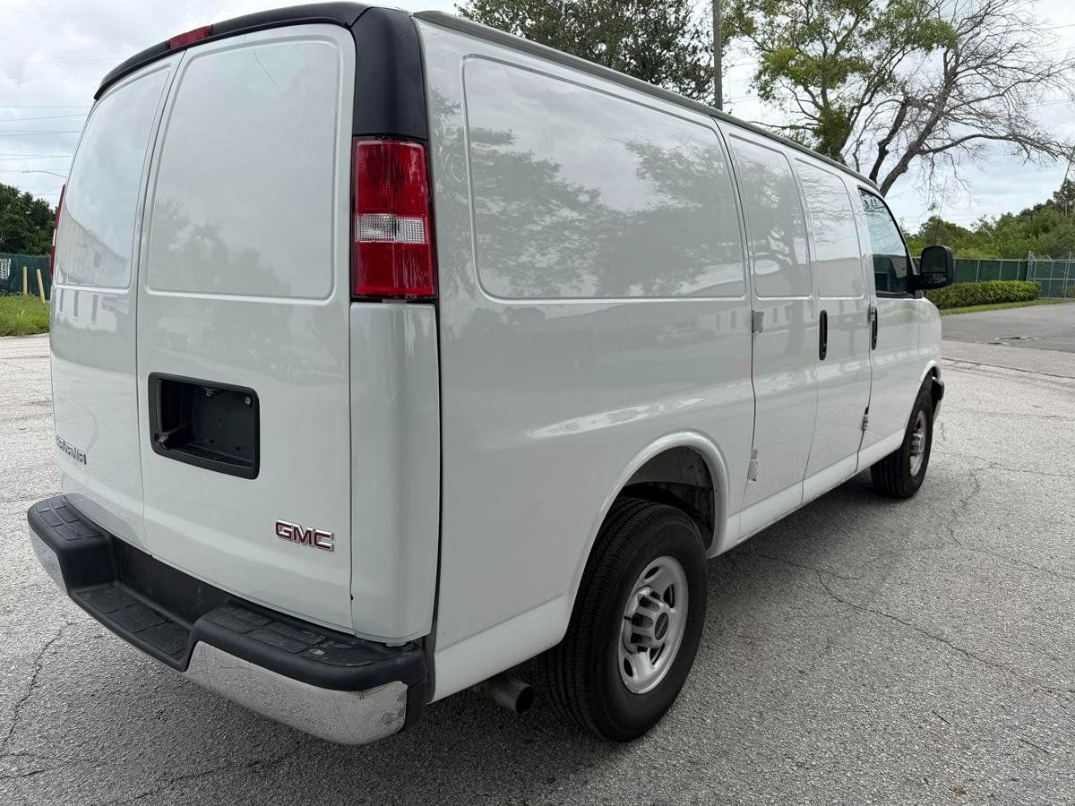 Used 2025 GMC Savana 2500 w/ Driver Convenience Package RWD image 4