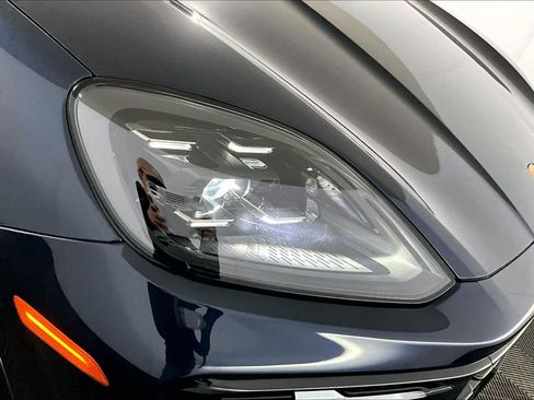 Used 2024 Porsche Cayenne image 26