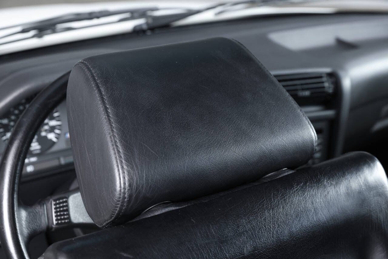 Used 1988 BMW M3 Coupe RWD image 79