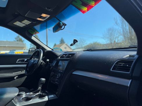 Used 2016 Ford Explorer XLT w/ Equipment Group 202A image 6