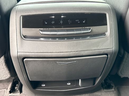 Used 2024 Cadillac Escalade Luxury AWD/4WD image 19