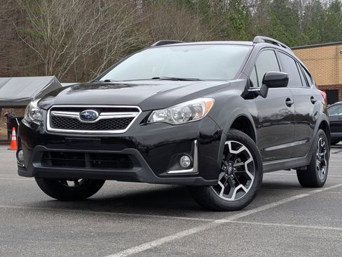 Used 2017 Subaru Crosstrek 2.0i Premium w/ Moonroof Package image 4