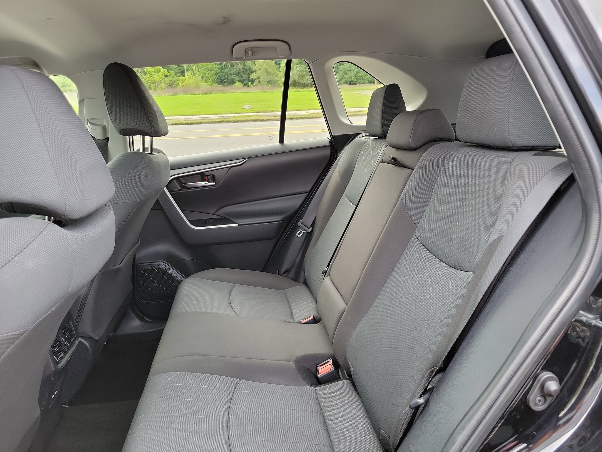 Used 2025 Toyota RAV4 XLE FWD image 22