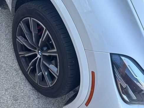 Used 2022 BMW X5 xDrive40i w/ M Sport Package AWD/4WD image 5