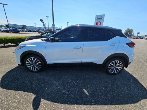 Used 2022 Nissan Kicks SV image 4