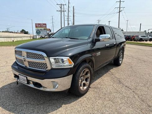 Used 2015 RAM 1500 Laramie w/ Convenience Group AWD/4WD image 3