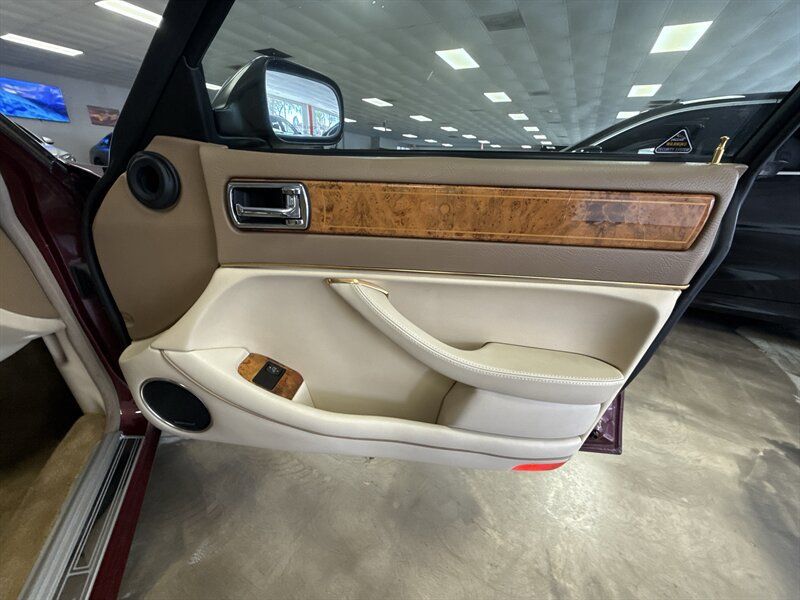 Used 1997 Jaguar XJ Vanden Plas RWD image 15