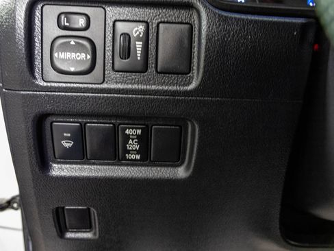 Used 2016 Toyota 4Runner SR5 AWD/4WD image 32