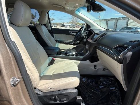 Used 2020 Ford Edge Titanium image 41