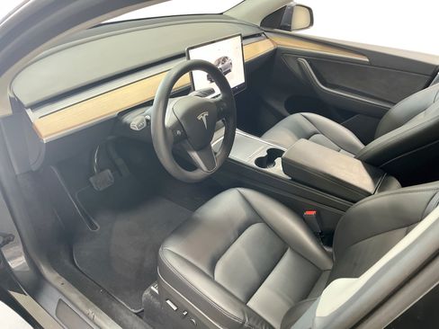Certified 2023 Tesla Model Y AWD image 9