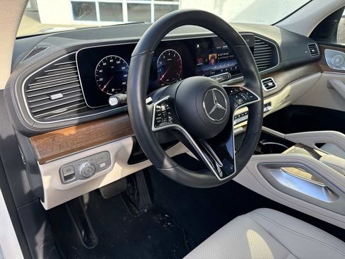 Certified 2025 Mercedes-Benz GLS 450 4MATIC image 19