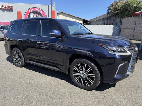 Used 2019 Lexus LX 570 4WD w/ Luxury Package image 4